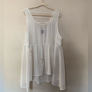 Torrid White Floral Sleeveless Blouse